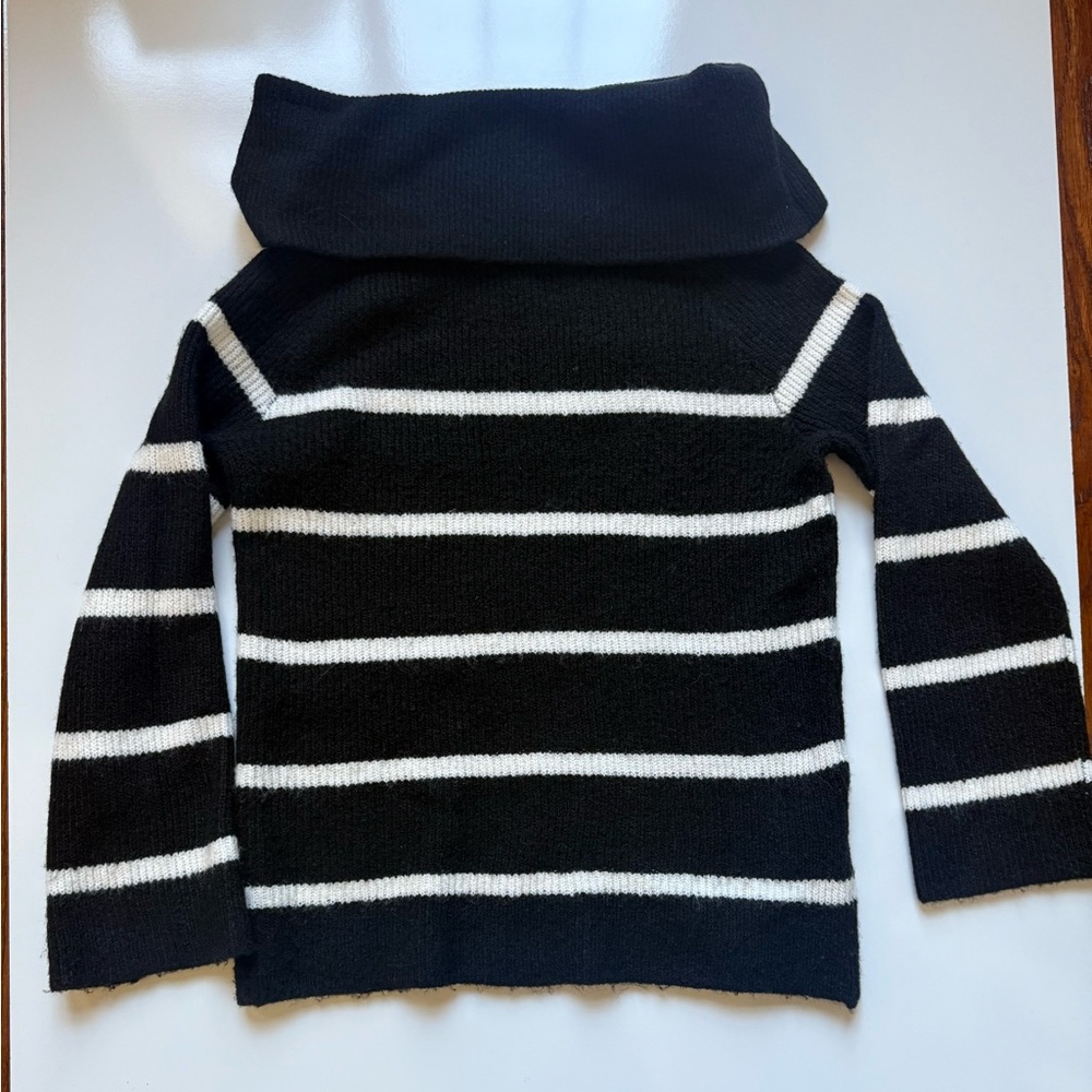 H&M Black and White Cowl Neck Sweater/ Preloved sweater